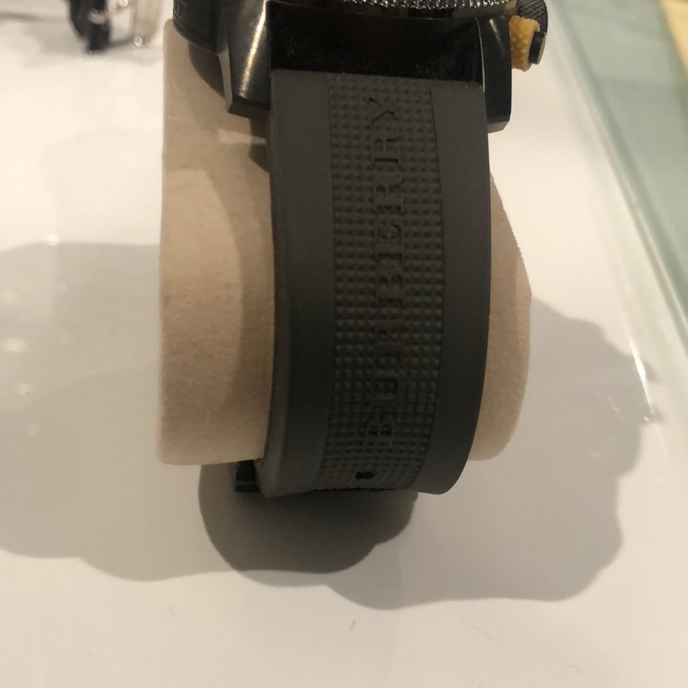 Burberry watch - Picture 2 of 9